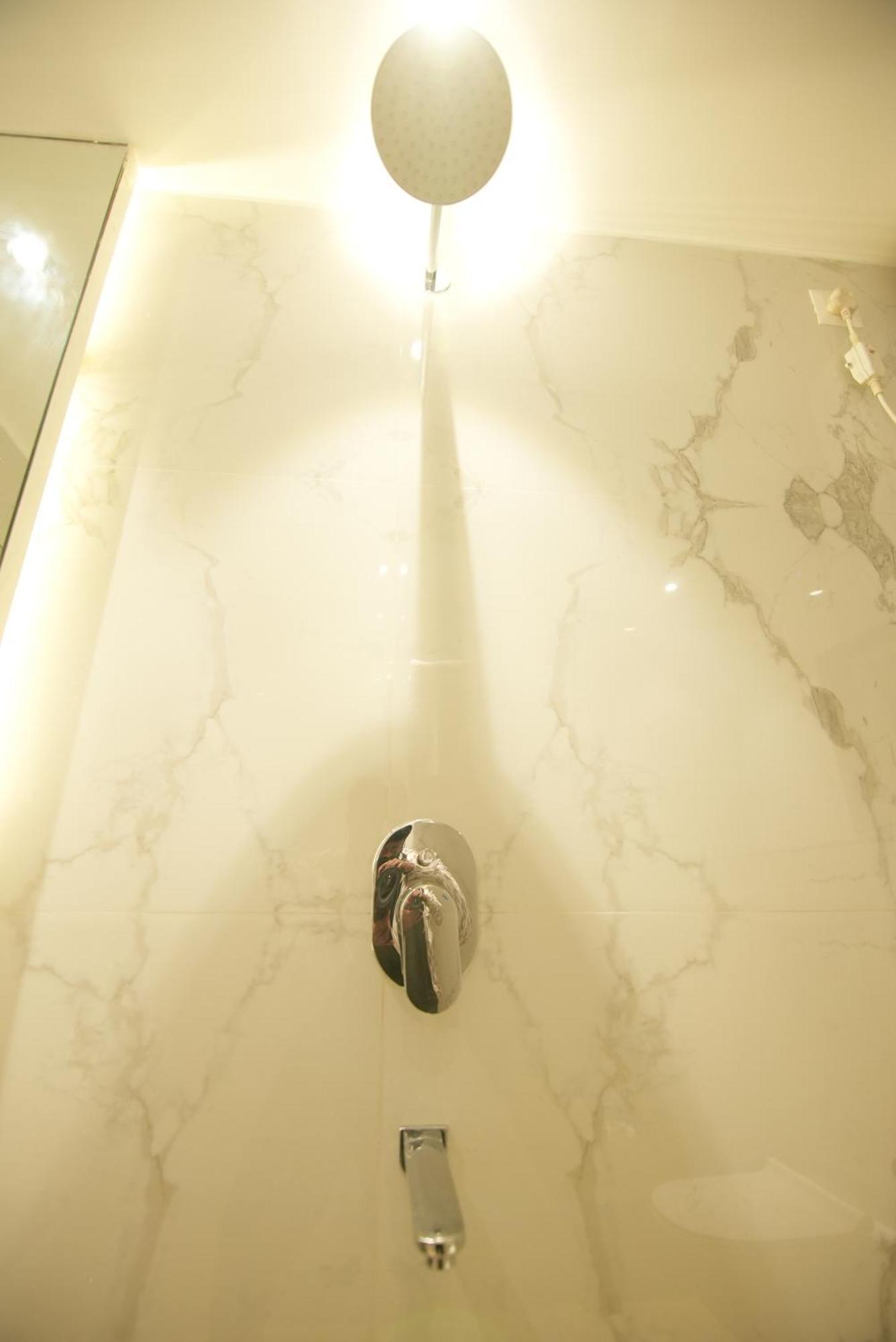 Hotel Dc Star โกลกาตา ภายนอก รูปภาพ