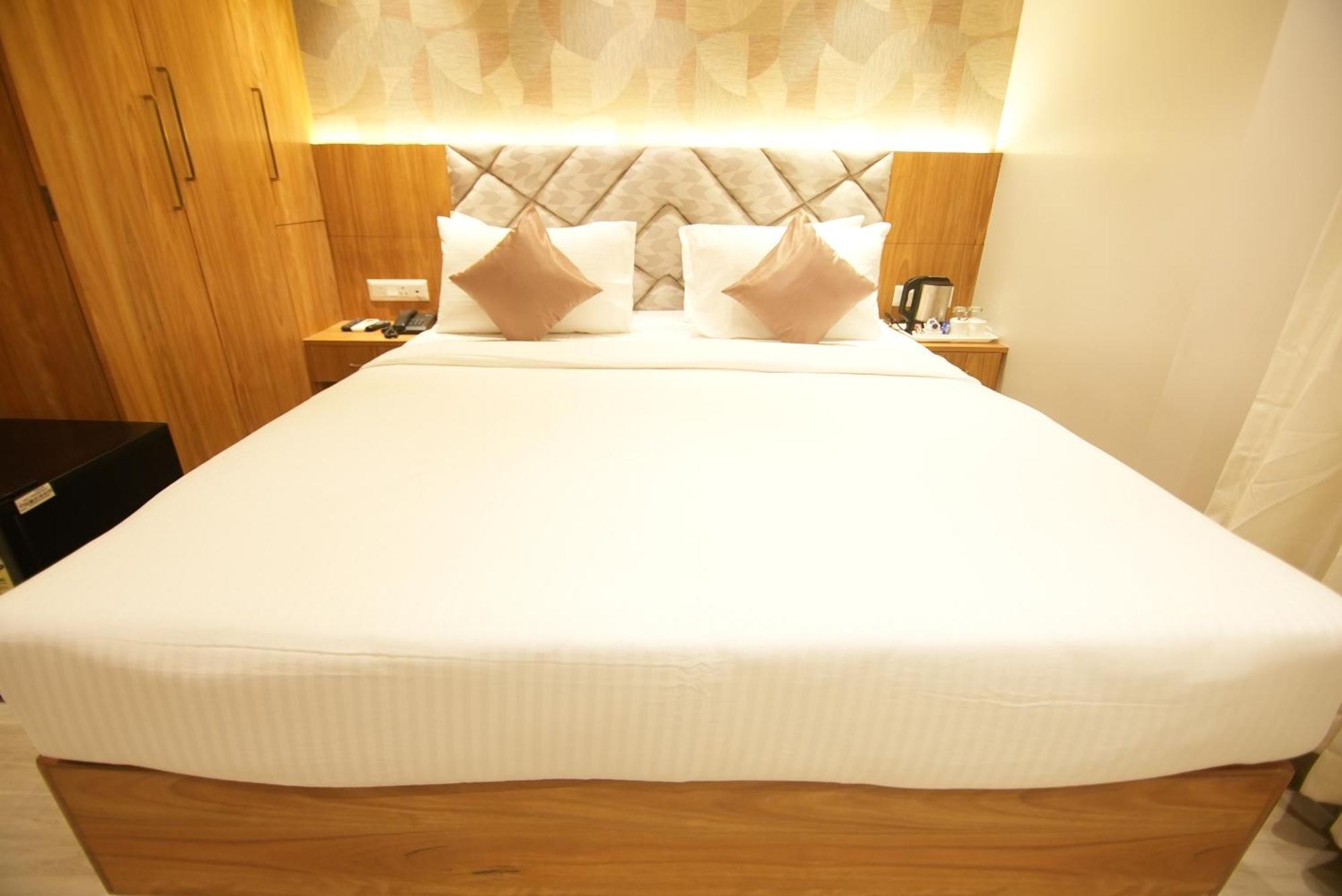 Hotel Dc Star โกลกาตา ภายนอก รูปภาพ